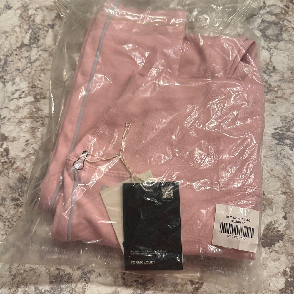 Set active blush Valentine’s Day leggings NWT small